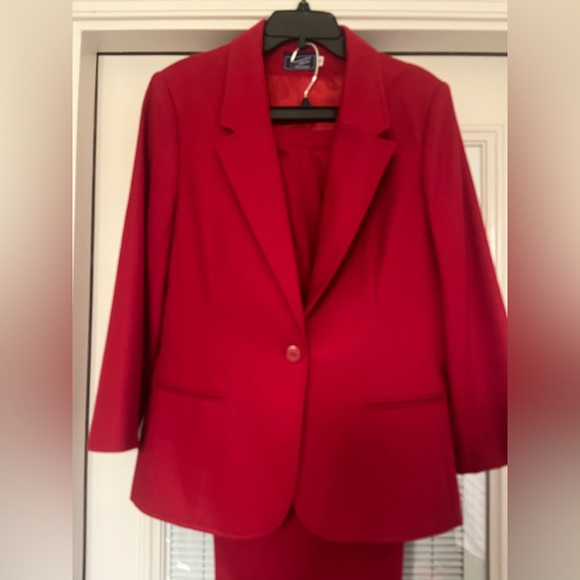 SOLD Vintage❤️ red blazer and matching pants - Picture 11 of 16